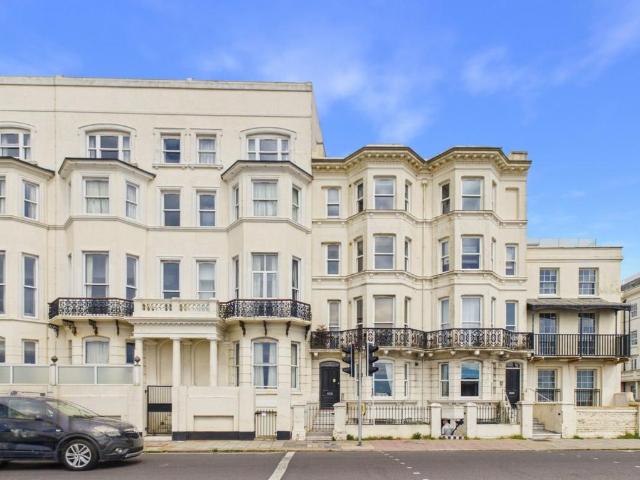 Flat for sale in West Worthing, Worthing