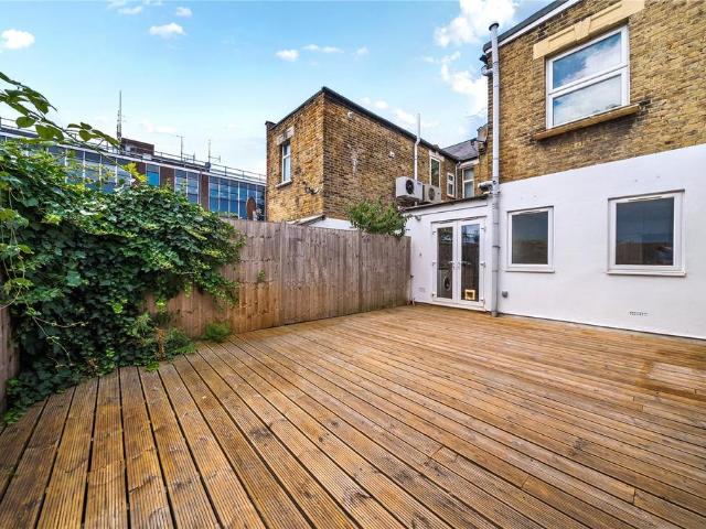 Flat for sale in Penge, Greater London