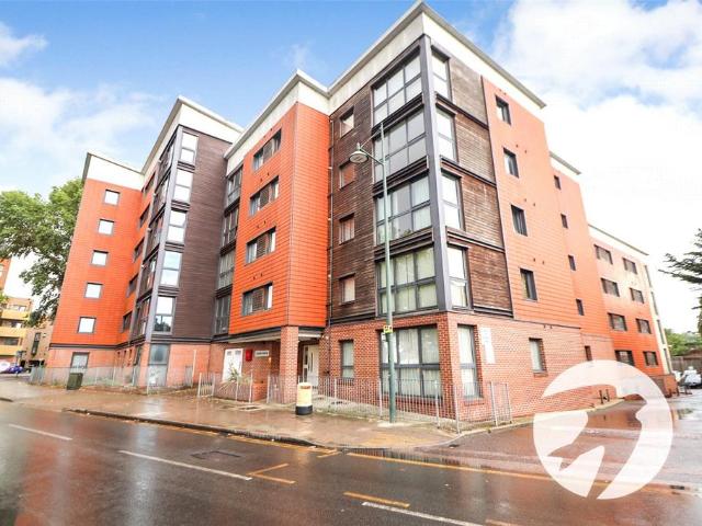 Flat for sale in Northumberland Heath, Greater London