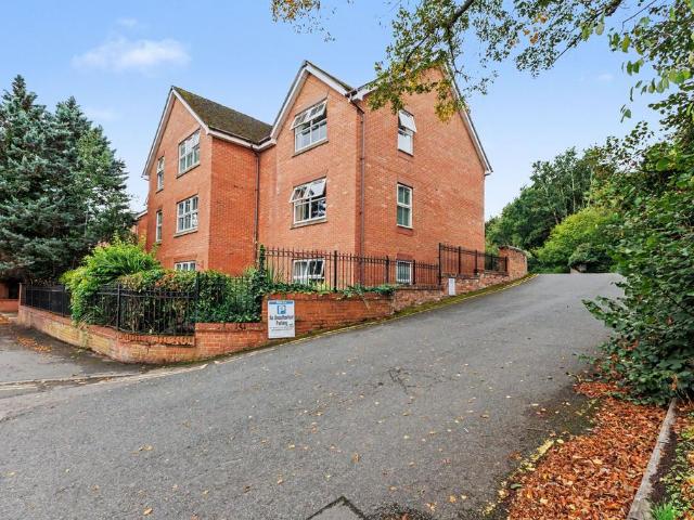 Flat for sale in Woodloes Park, Warwick
