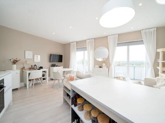 Flat for sale in Buckhurst Hill, Epping Forest