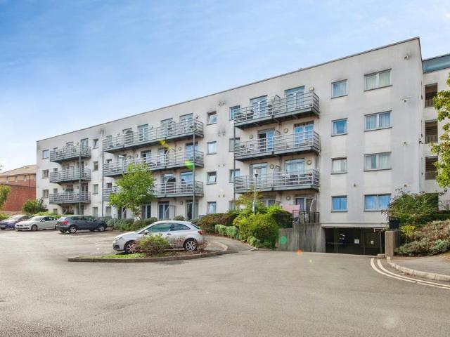 Flat for sale in Highfield, Sheffield