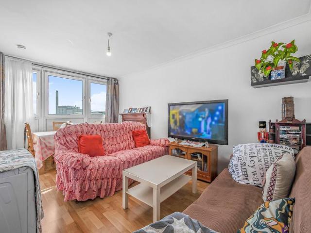 Flat for sale in Rotherhithe, Greater London