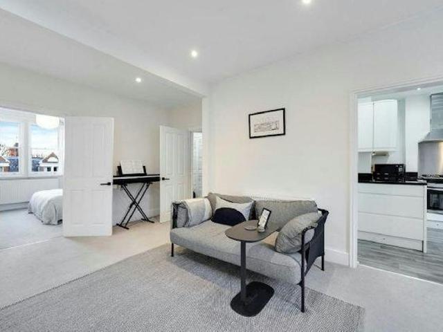 Flat for sale in Archway, Greater London