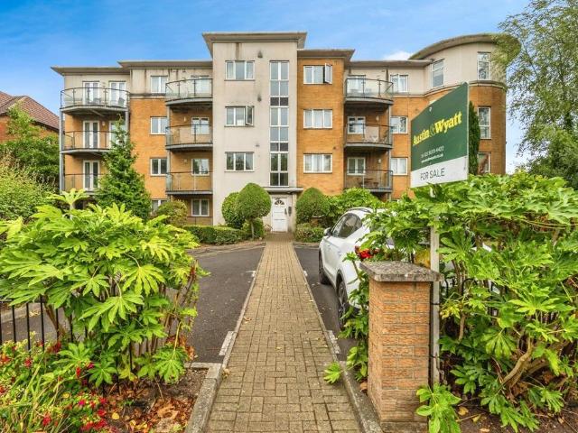 Flat for sale in Hill, City Of Southampton