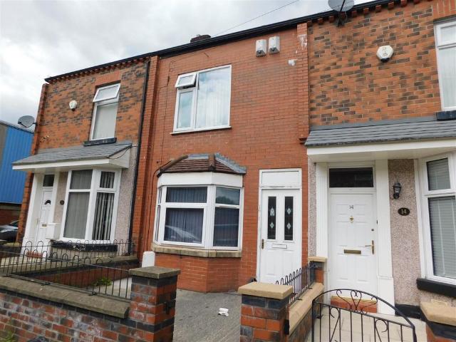 Flat for sale in Lee Bank, Greater Manchester