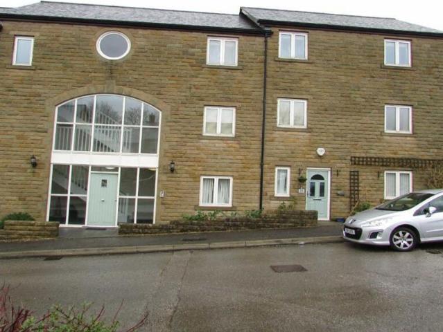 Flat for sale in Wash, Charlesworth