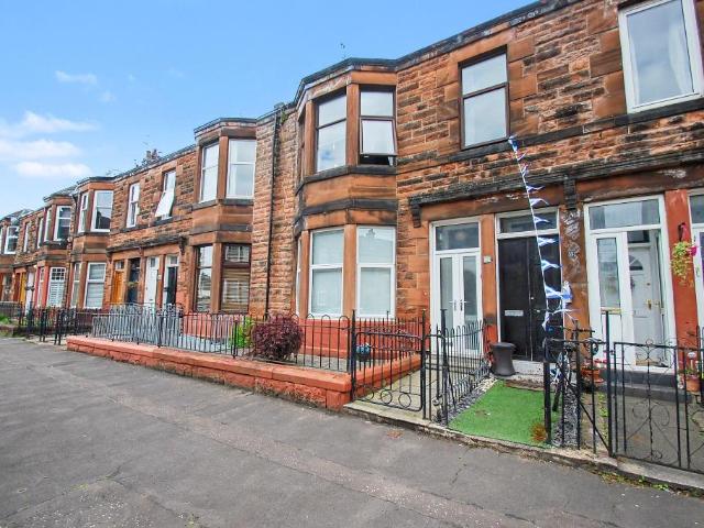 Flat for sale in Linthouse, Scotland
