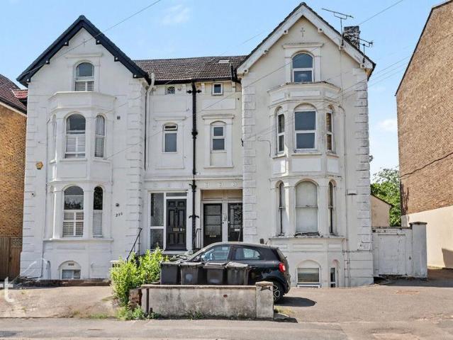 Flat for sale in Willesborough, Bridgefield