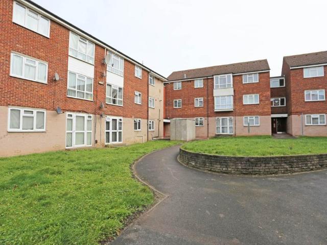 Flat for sale in Dagenham, Dagenham