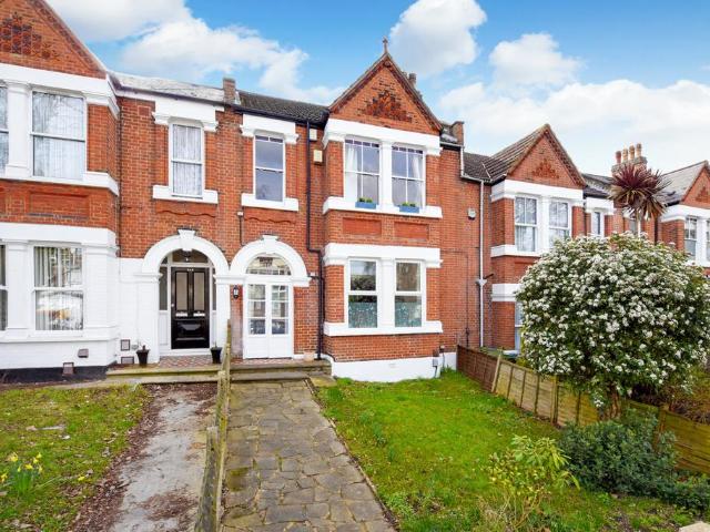 Flat for sale in Charlton Riverside, Greater London
