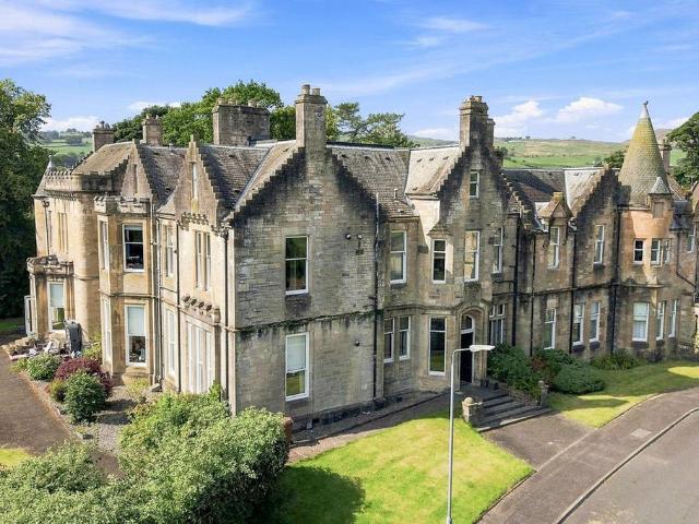 Flat for sale in Kilbirnie, Scotland