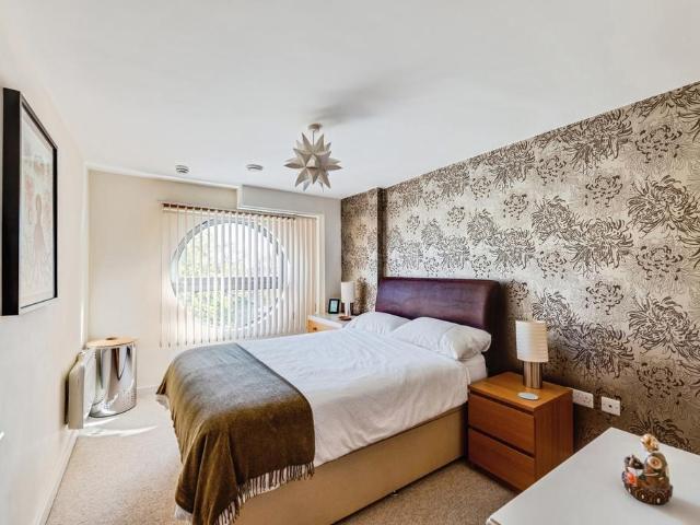 Flat for sale in Old Town, Swindon