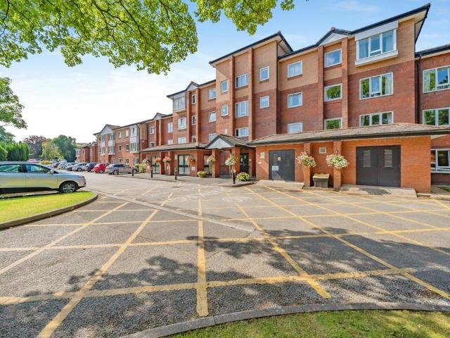 Flat for sale in Hillcliffe, Appleton
