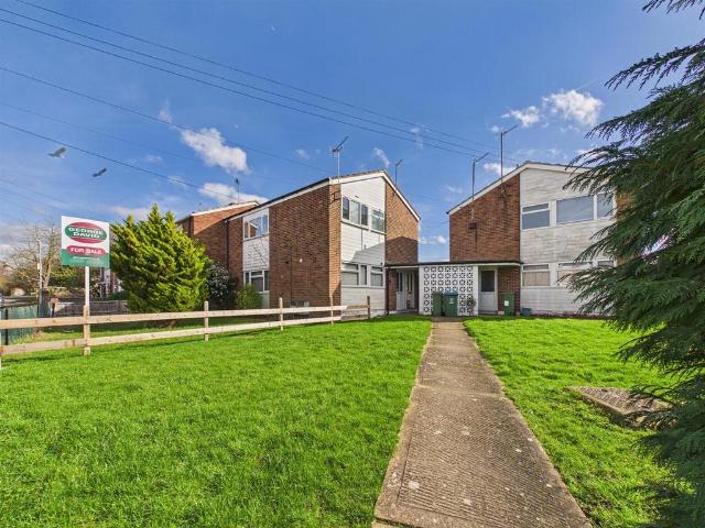 Flat for sale in Aylesbury, Buckinghamshire