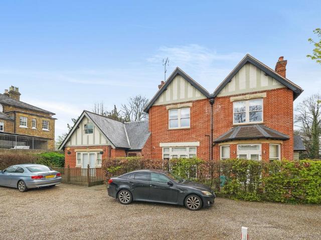 Flat for sale in Hertford, Colliers End