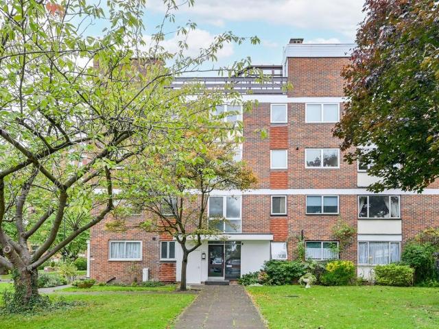 Flat for sale in London Borough of Ealing, Park Royal