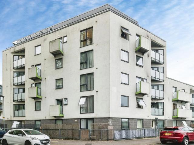 Flat for sale in London Borough of Barking and Dagenham, Greater London