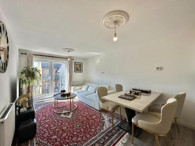 Flat for sale in Hayes, Greater London