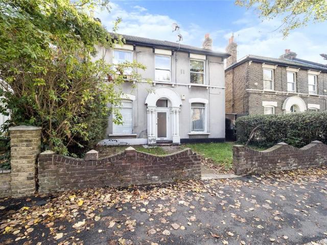 Flat for sale in Forest Gate, Greater London