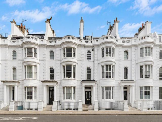 Flat for sale in Paddington, Greater London
