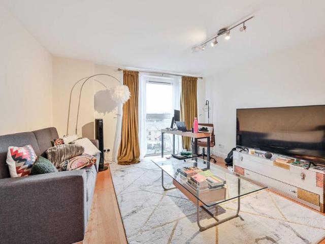 Flat for sale in Greenwich Town Centre, Greater London