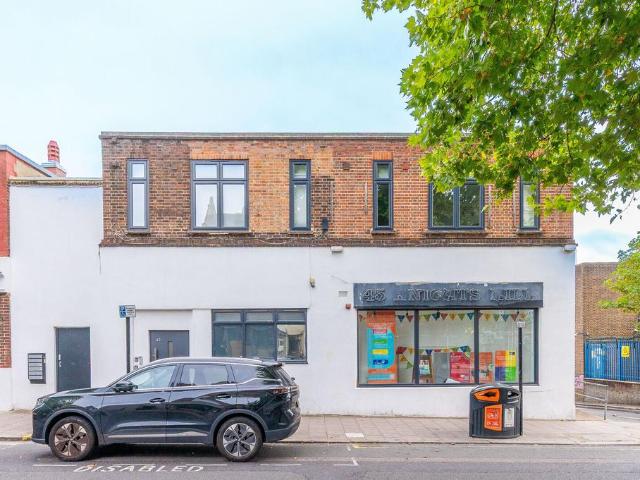 Flat for sale in West Dulwich, Greater London