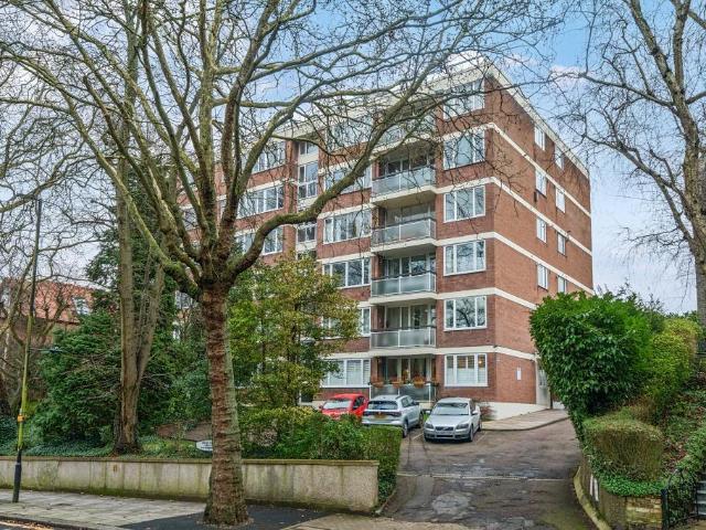 Flat for sale in Shepherd's Hill, Crouch End