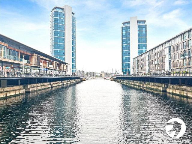 Flat for sale in Brompton, Gillingham