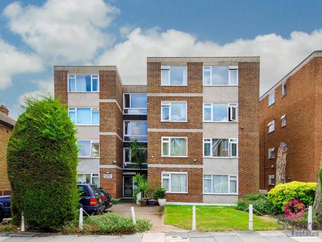 Flat for sale in Friern Barnet, Greater London