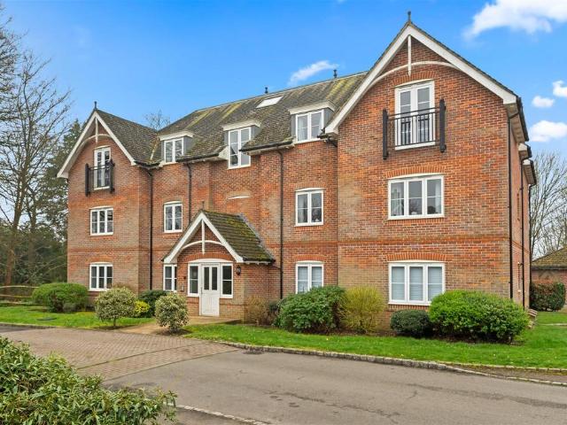 Flat for sale in Holloway Hill, Fole
