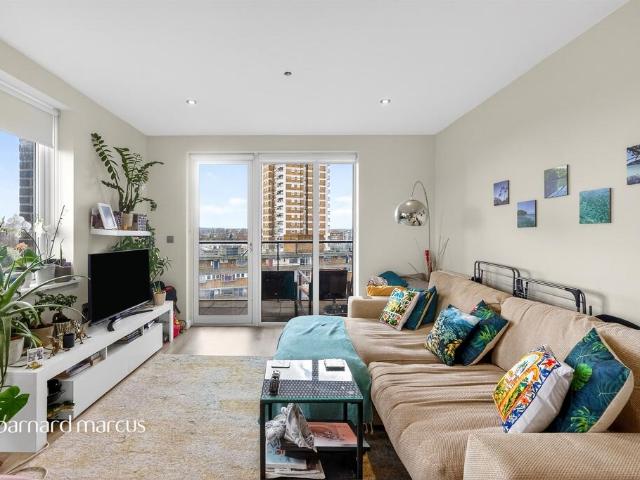 Flat for sale in Peckham, Greater London