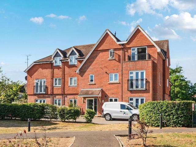 Flat for sale in Westborough, Surrey