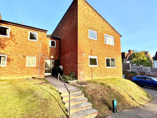 Flat for sale in Farley Hill, Spring Park