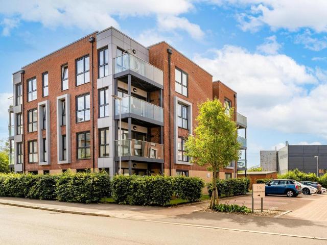 Flat for sale in Elstree and Borehamwood, Borehamwood