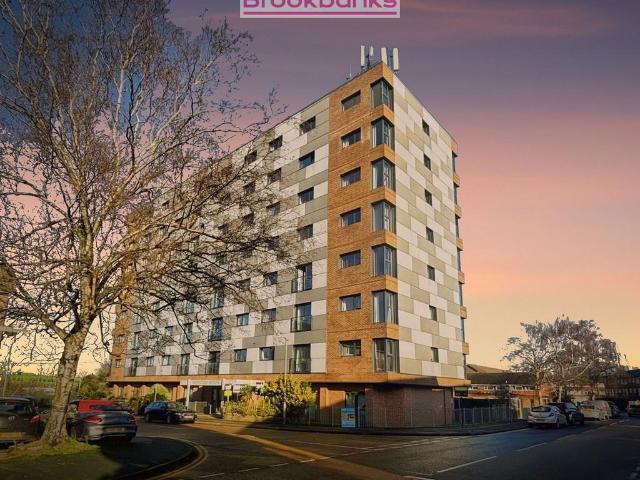 Flat for sale in Swanley, The Butts
