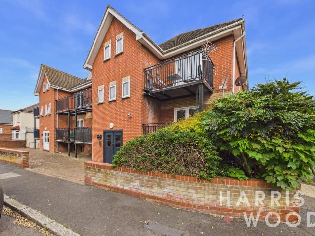 Flat for sale in Dale Hill, Essex