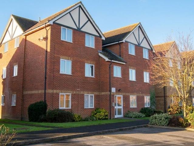 Flat for sale in Slough