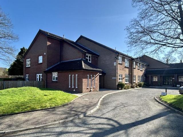 Flat for sale in Gatley, Greater Manchester