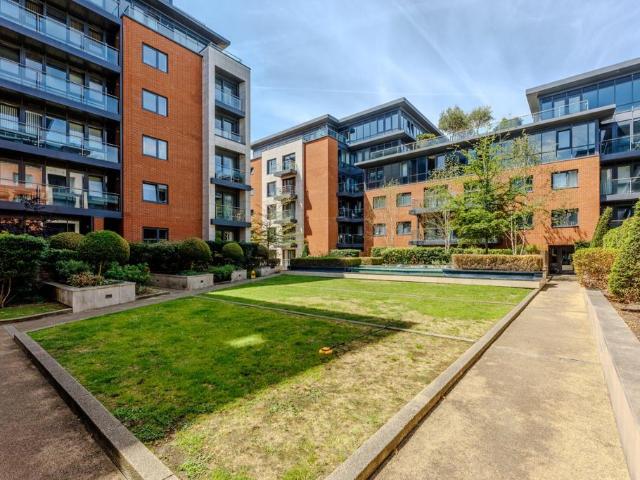 Flat for sale in Putney, Greater London