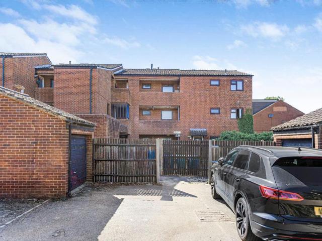 Flat for sale in Hertford, Colliers End
