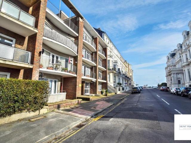 Flat for sale in Eastbourne, East Sussex