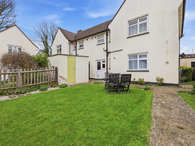 Flat for sale in Woodford Bridge, Greater London
