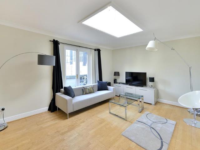 Flat for sale in Aldgate, Greater London