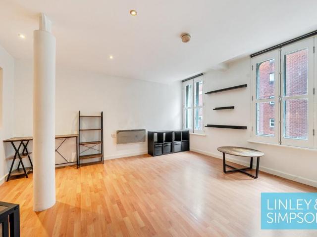 Flat for sale in Warehouse Hill, Leeds