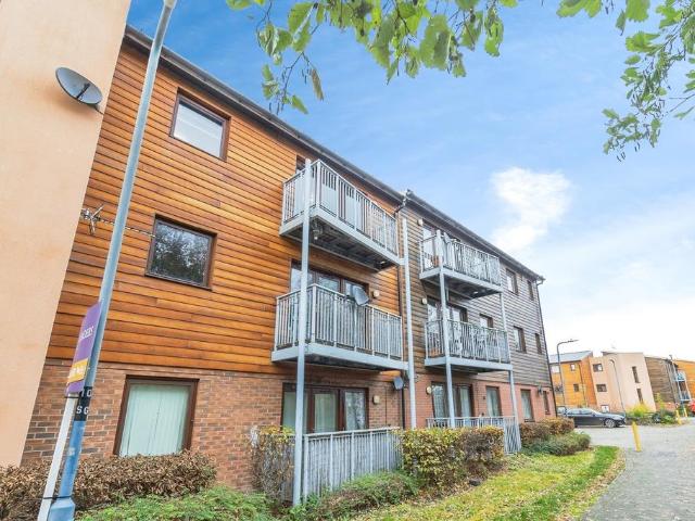 Flat for sale in Monkston Park, Milton Keynes