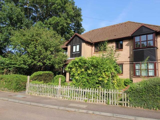 Flat for sale in Cranborne, Potters Bar