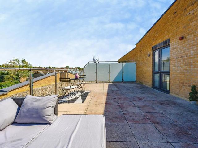 Flat for sale in Pouchen End, Hertfordshire