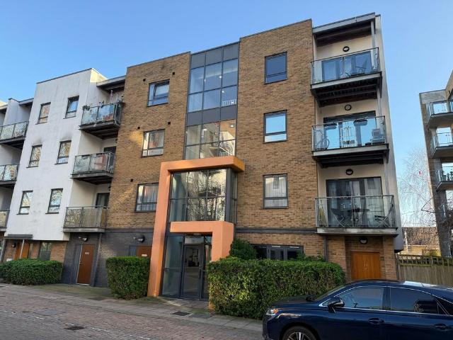 Flat for sale in London Borough of Ealing, Greater London