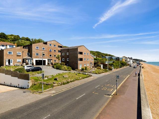Flat for sale in Golden Valley, Folkestone
